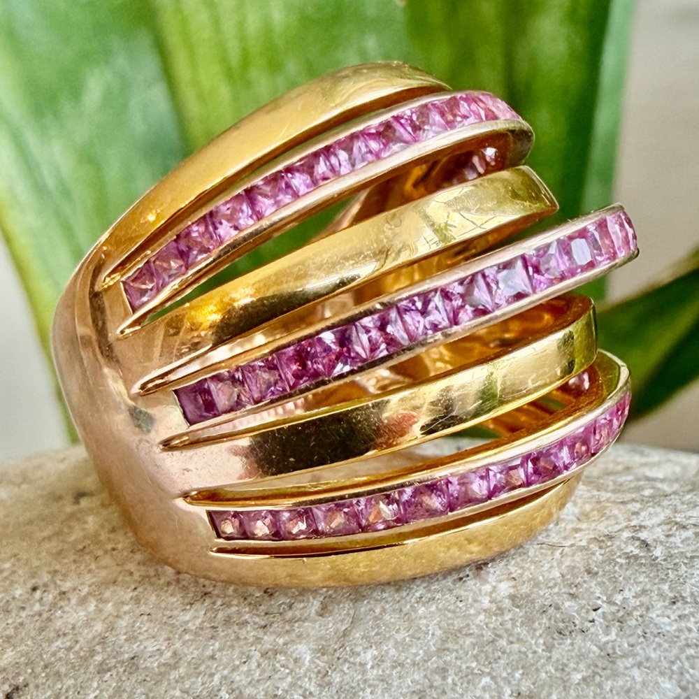 Nini pink sapphire, 18 karat gold ring